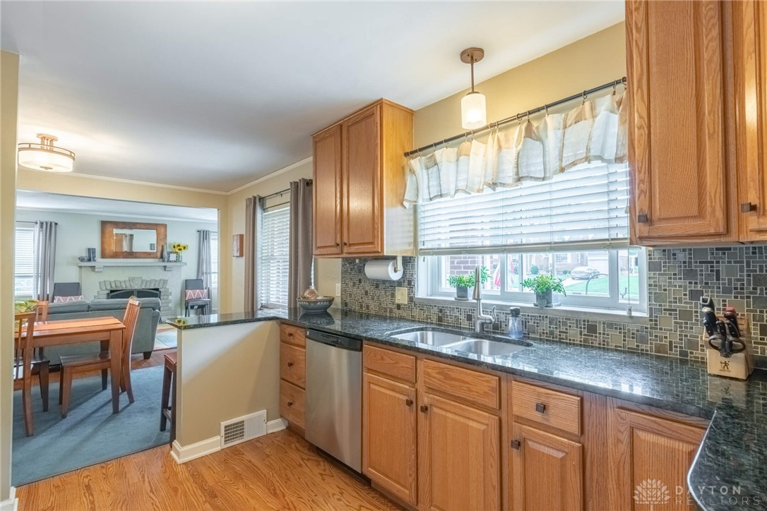 313 Lewiston Road Dayton, OH 45429 - Photo 10 of 37 Gallery Image 10
