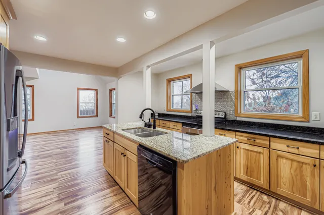 $489,900 | 1581 West Pinehurst Avenue, St. Paul, MN 55116