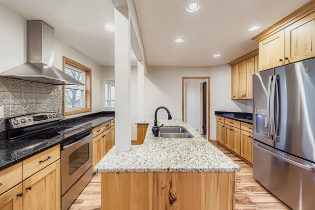 $489,900 | 1581 West Pinehurst Avenue, St. Paul, MN 55116