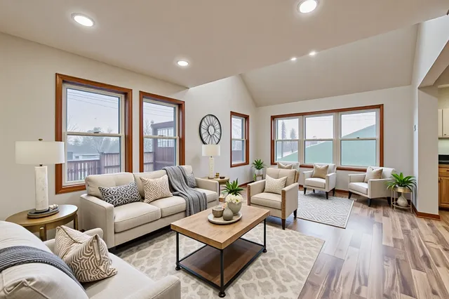 $489,900 | 1581 West Pinehurst Avenue, St. Paul, MN 55116