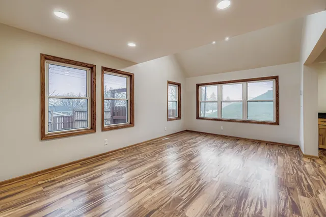 $489,900 | 1581 West Pinehurst Avenue, St. Paul, MN 55116