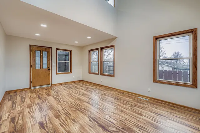 $489,900 | 1581 West Pinehurst Avenue, St. Paul, MN 55116