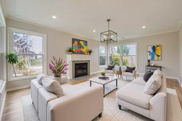 $489,900 | 1581 West Pinehurst Avenue, St. Paul, MN 55116