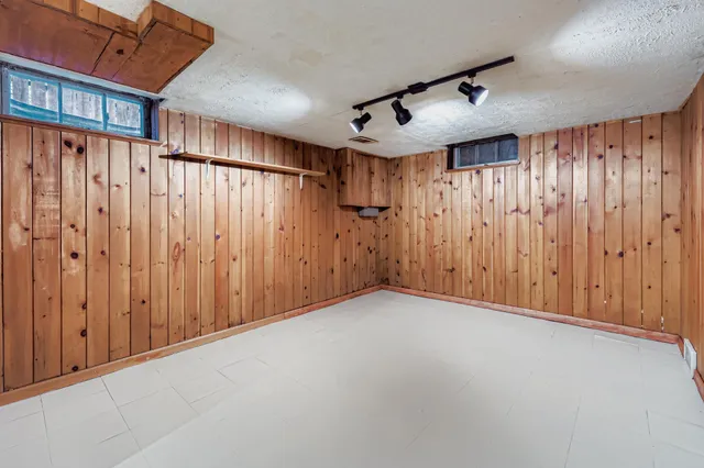 $489,900 | 1581 West Pinehurst Avenue, St. Paul, MN 55116