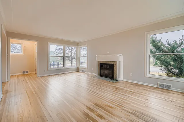 $489,900 | 1581 West Pinehurst Avenue, St. Paul, MN 55116