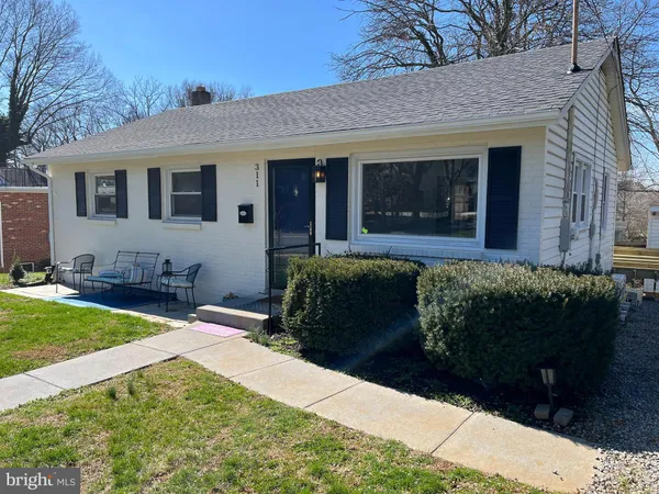 $479,000 | 311 South Buckmarsh Street, Berryville, VA 22611