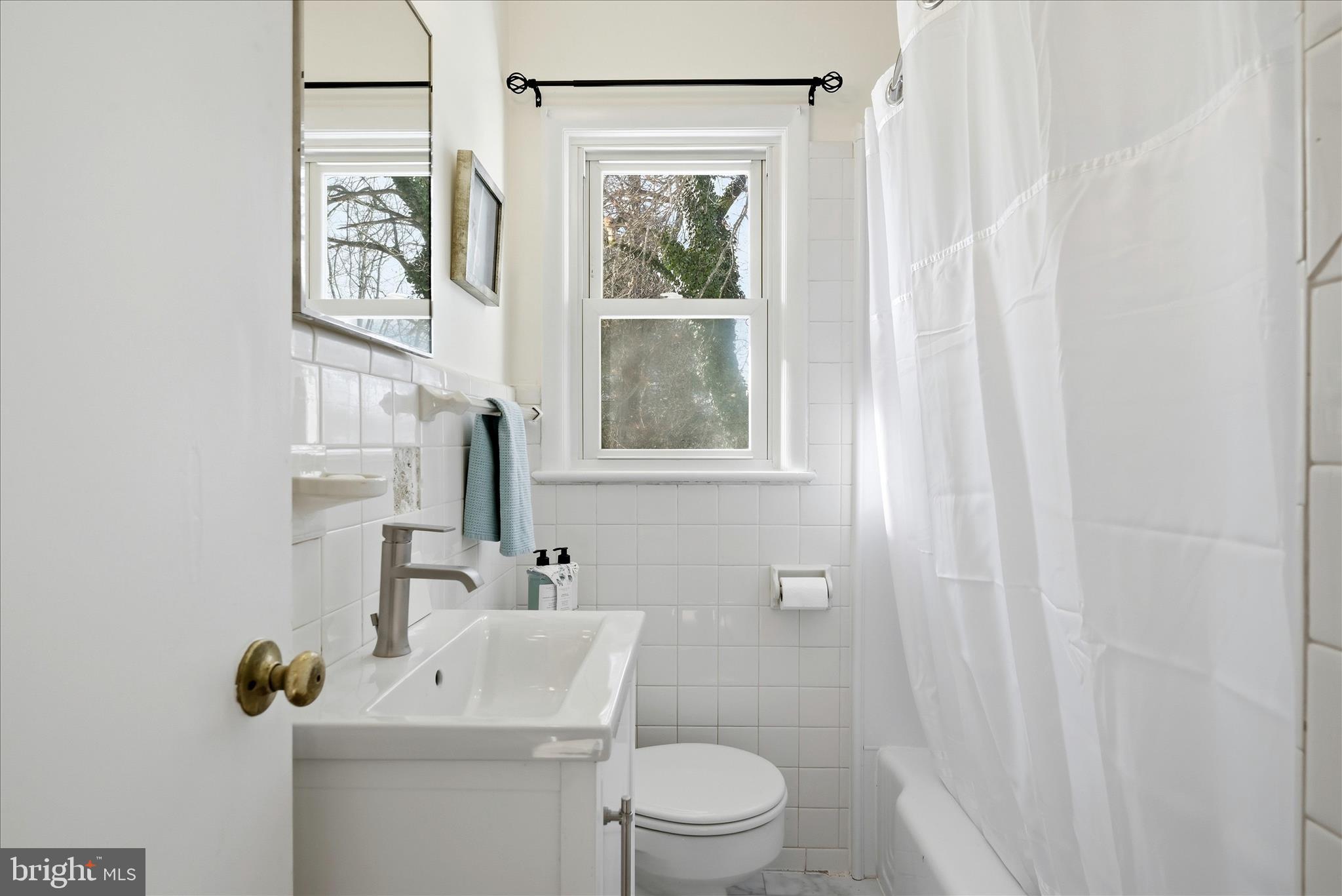 311 South Buckmarsh Street Berryville, VA 22611 - Photo 21 of 47 Bathroom