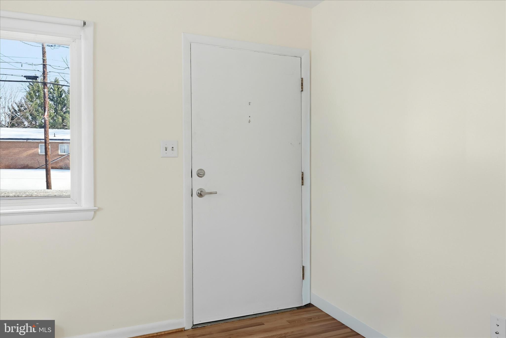 311 South Buckmarsh Street Berryville, VA 22611 - Photo 4 of 47 Entry