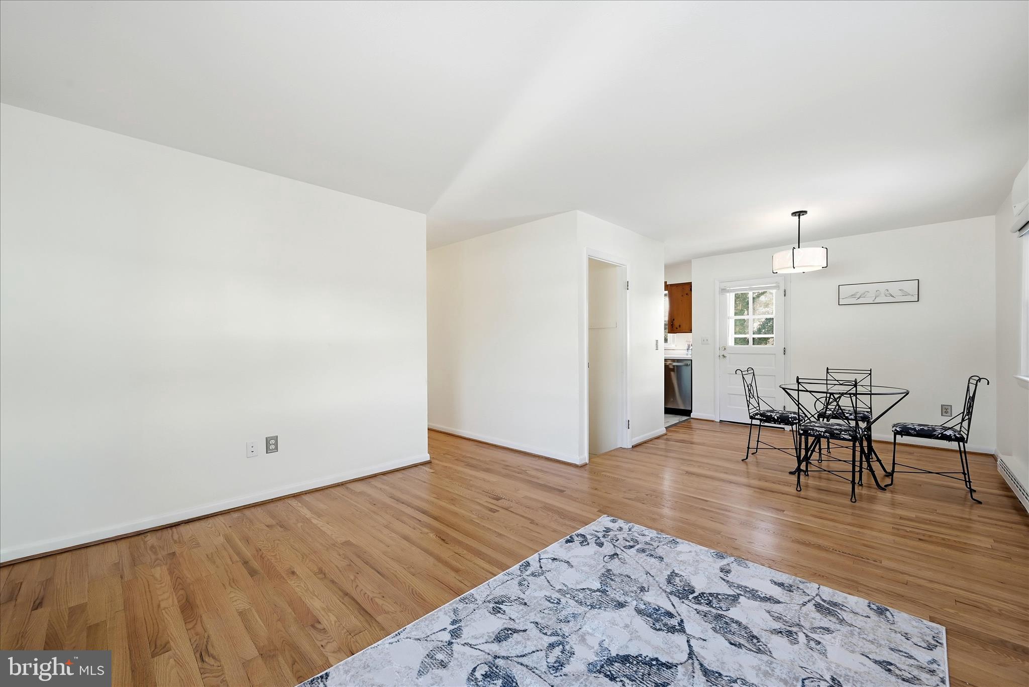 311 South Buckmarsh Street Berryville, VA 22611 - Photo 6 of 47 Living Room