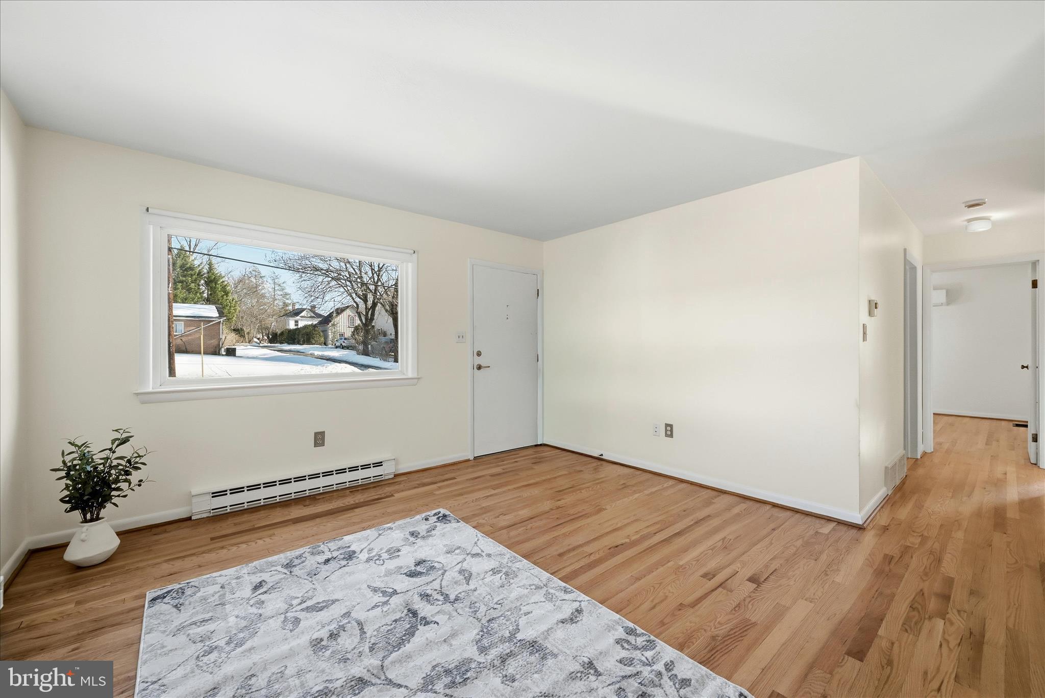 311 South Buckmarsh Street Berryville, VA 22611 - Photo 7 of 47 Living Room