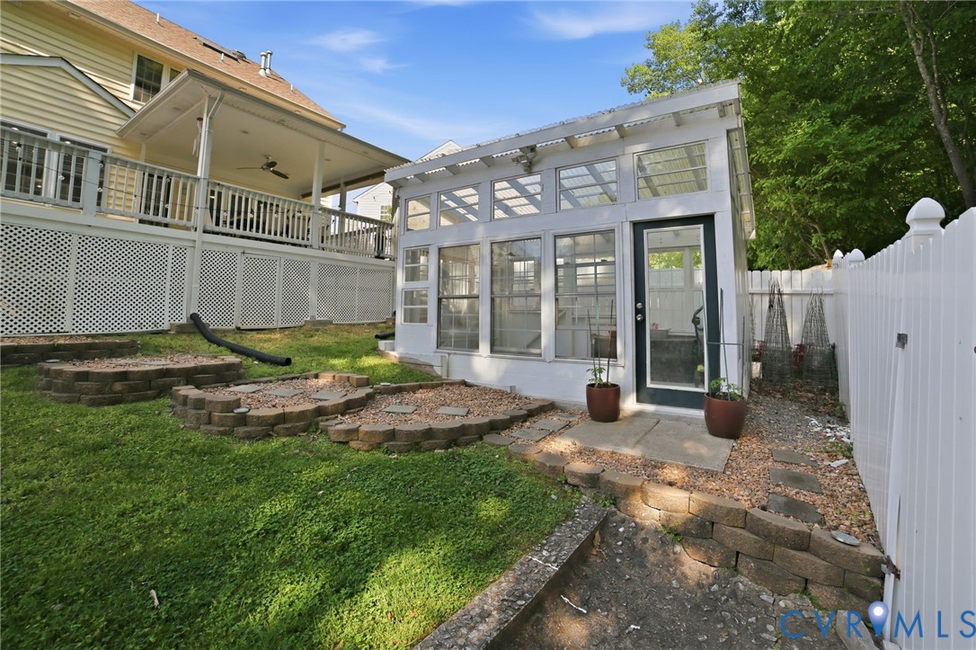 9509 Meadowview Road Henrico, VA 23294 - Photo 33 of 38 a view of a house with backyard and garden