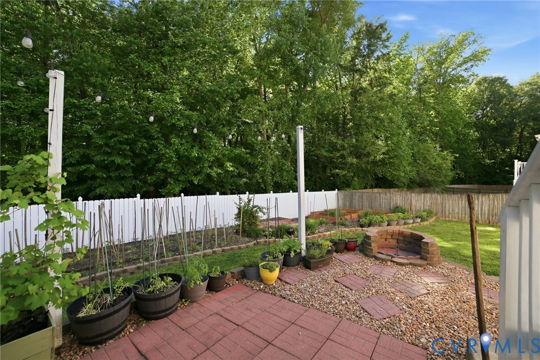 9509 Meadowview Road Henrico, VA 23294 - Photo 36 of 38 a view of backyard with furniture