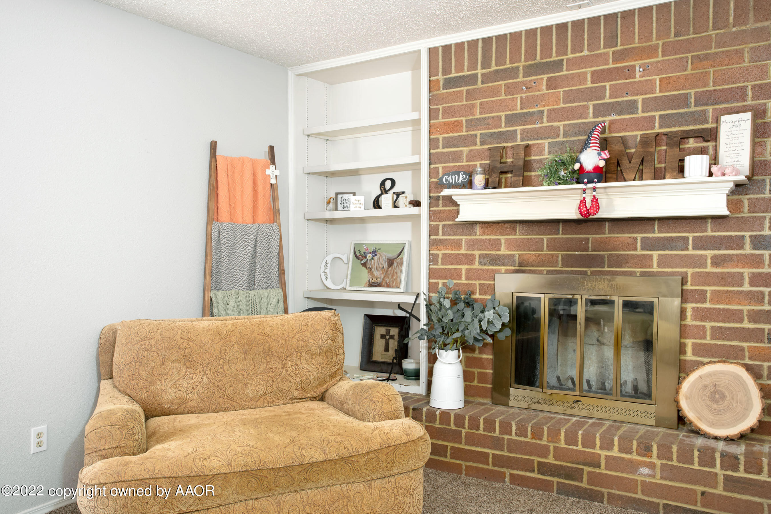 5202 Raindrop Lane Amarillo, TX 79110 - Photo 5 of 21 Living Room