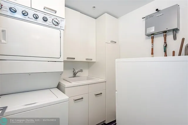 $6,850 | 1111 Southwest 1st Avenue, Unit PH3920, Miami, FL 33130