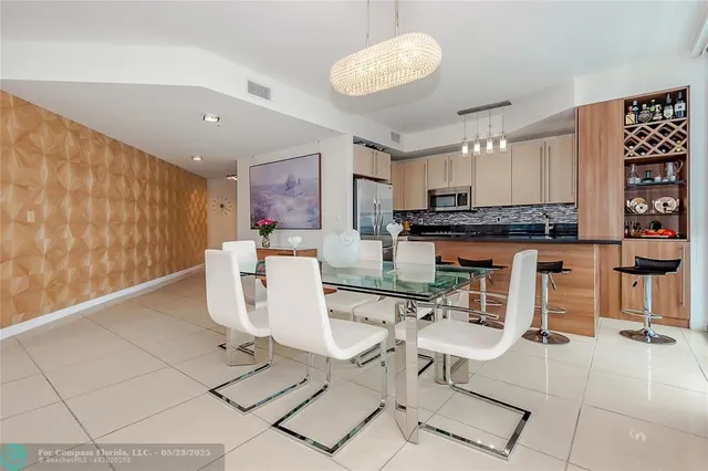 $6,850 | 1111 Southwest 1st Avenue, Unit PH3920, Miami, FL 33130