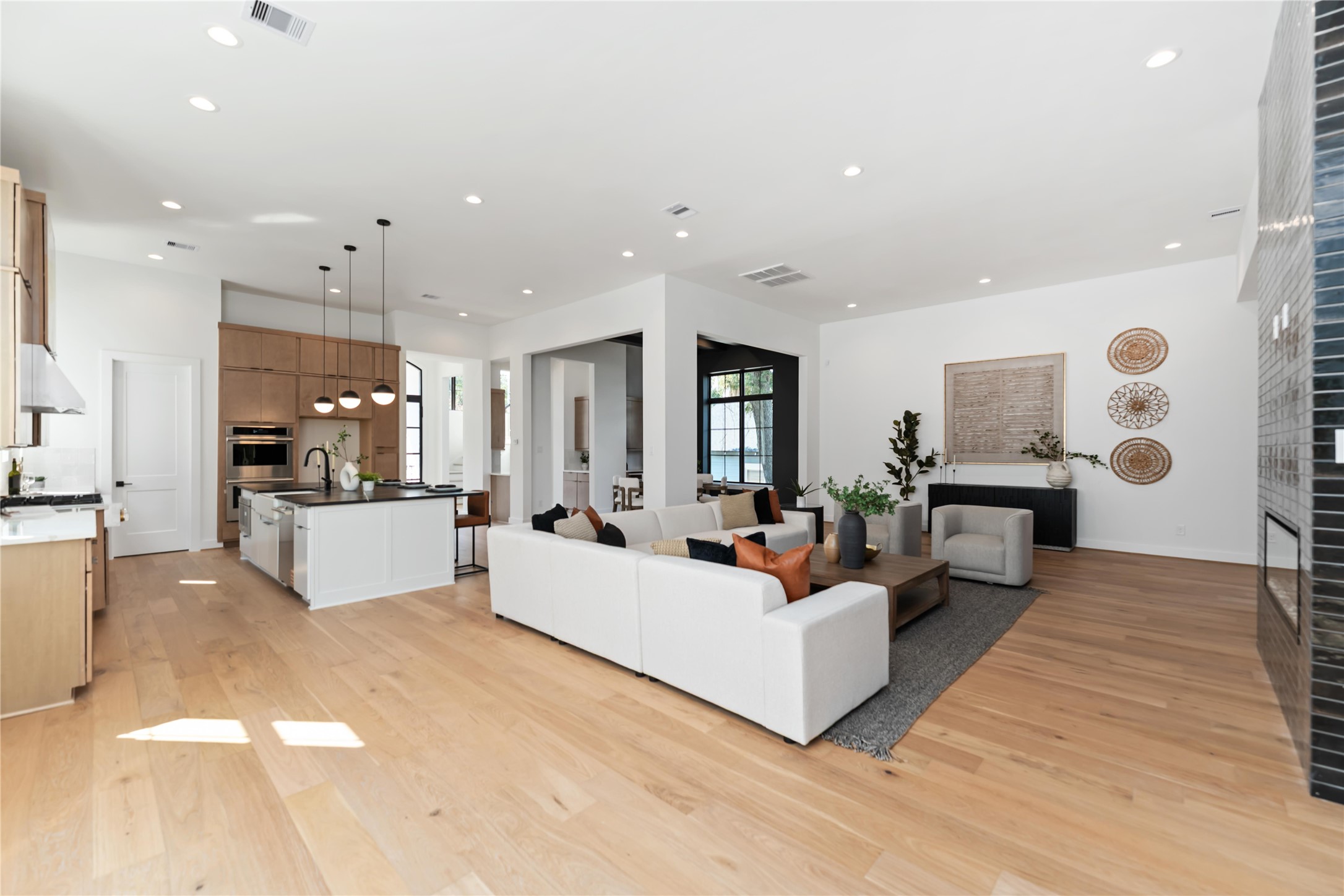 613 Wendel Street Houston, TX 77009 - Photo 7 of 32 a living room with furniture and wooden floor