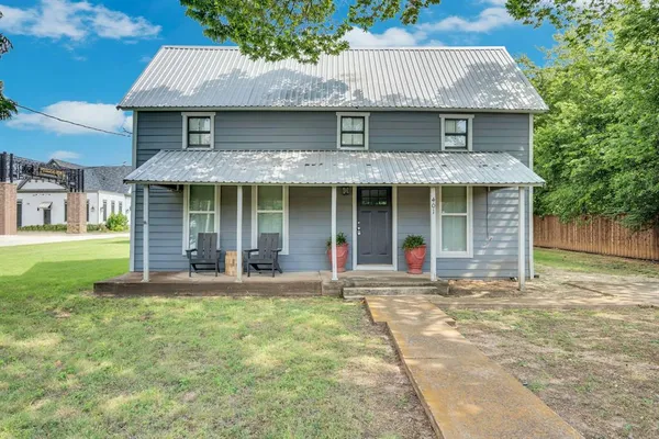 $1,700 | 401 East Avenue G, Midlothian, TX 76065