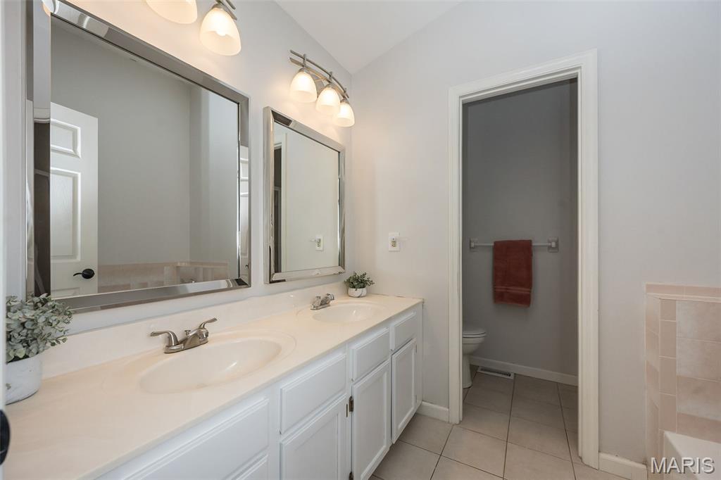 1337 Stone Run Drive Ballwin, MO 63021 - Photo 26 of 57