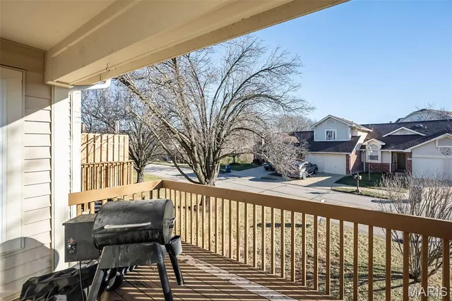 $300,000 | 1337 Stone Run Drive, Ballwin, MO 63021