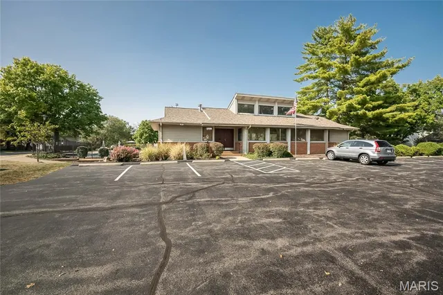 $300,000 | 1337 Stone Run Drive, Ballwin, MO 63021