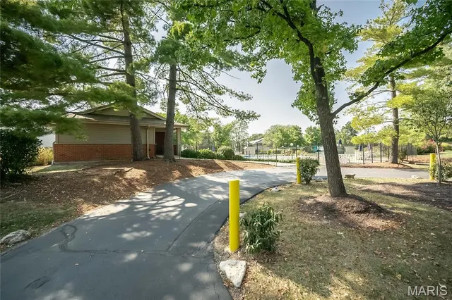 $300,000 | 1337 Stone Run Drive, Ballwin, MO 63021