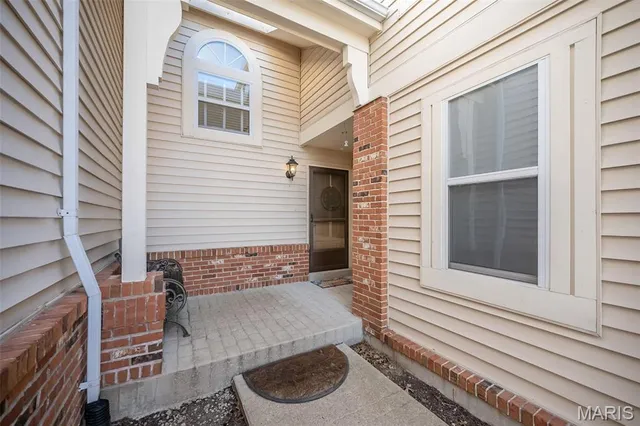 $300,000 | 1337 Stone Run Drive, Ballwin, MO 63021