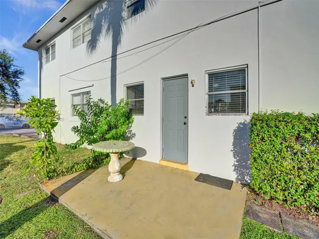 $1,595 | 5112 Hollywood Boulevard, Unit 7, Hollywood, FL 33021