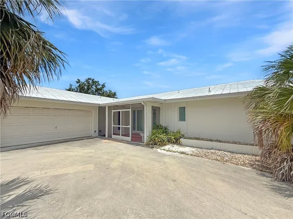 $3,000 | 6950 Overlook Drive, Fort Myers, FL 33919