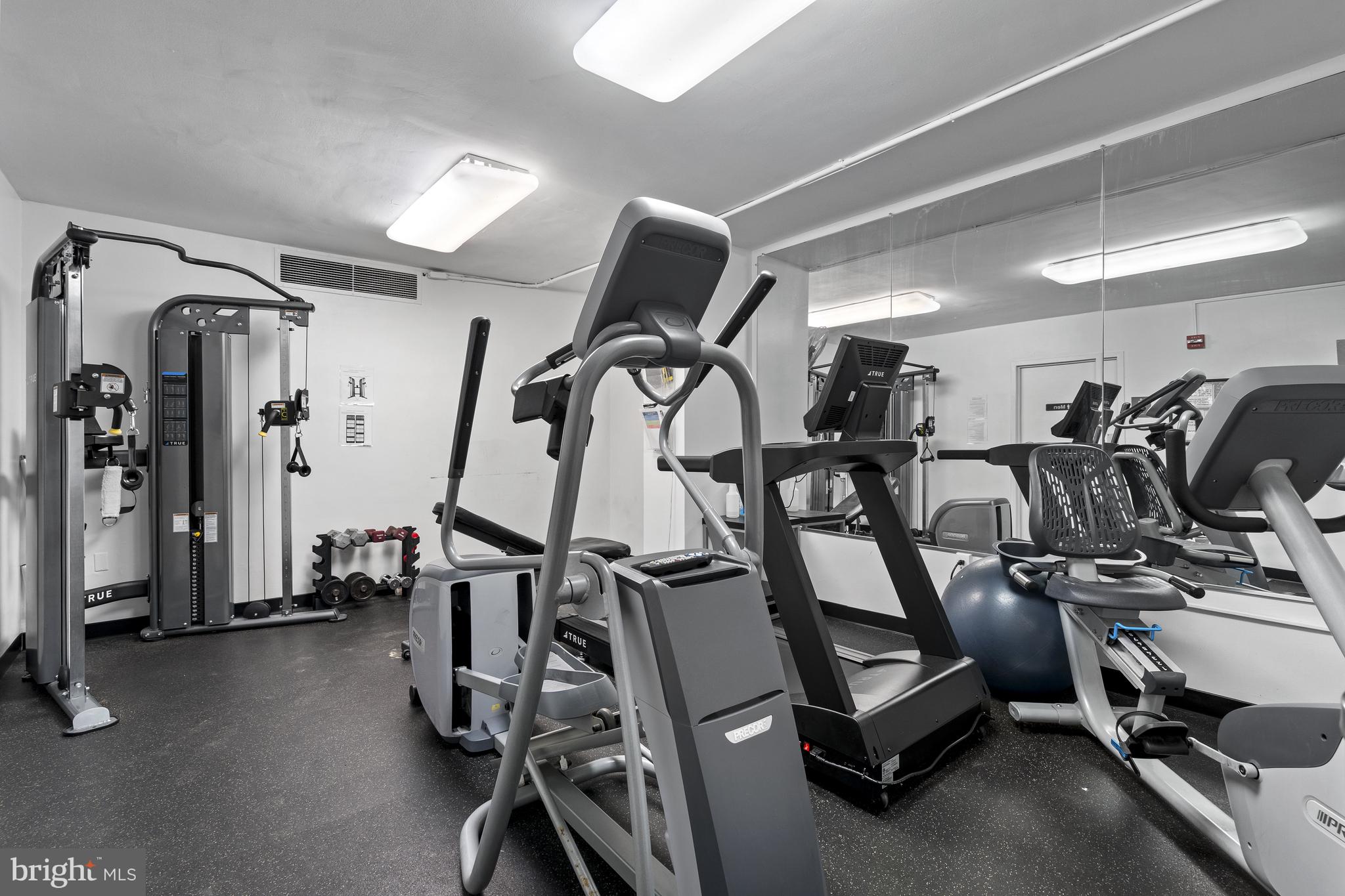 4101 Cathedral Avenue Northwest, Unit 611 Washington, DC 20016 - Photo 29 of 36