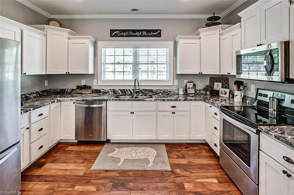 2578 Stutts Road Asheboro, NC 27205 - Photo 8 of 24 Kitchen, hardwood floors