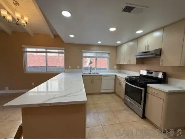 $4,195 | 7492 Margerum Avenue, San Diego, CA 92120