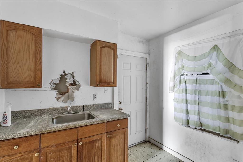 2054 Laketon Road Pittsburgh, PA 15221 - Photo 16 of 23