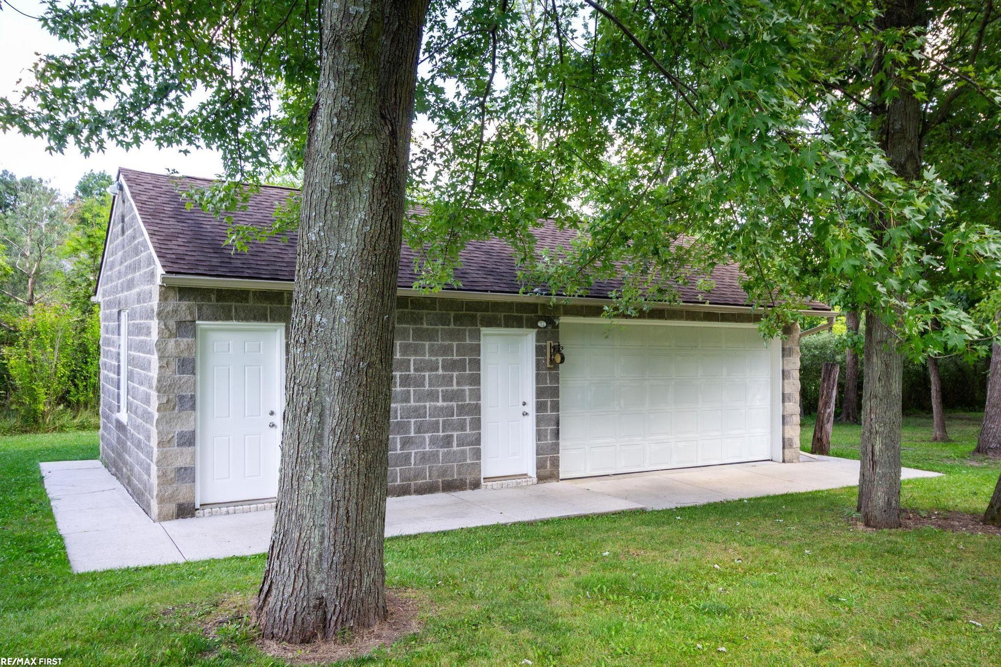 400 East Romeo Road Oakland, MI 48363 - Photo 79 of 85 50186573-f527e0de-9d19-41cb-821a-cd3dcd02143d.JPG