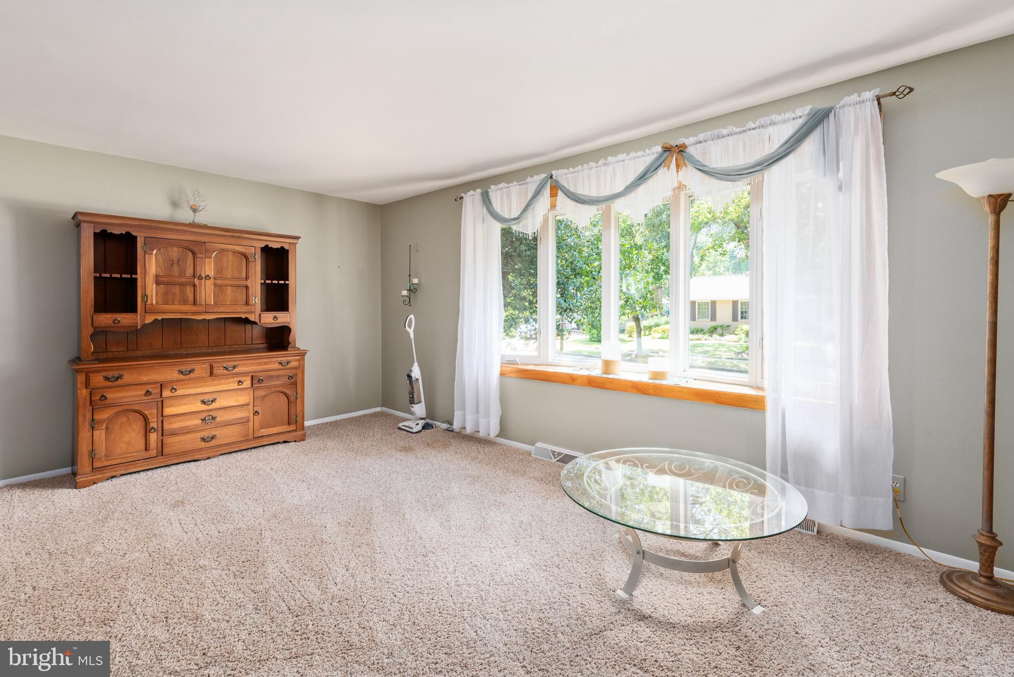 16 Severndale Road Severna Park, MD 21146 - Photo 4 of 37 Gallery Image 4