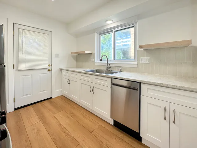 $2,200 | 332 North Smith Street, Unit 1, Palatine, IL 60067