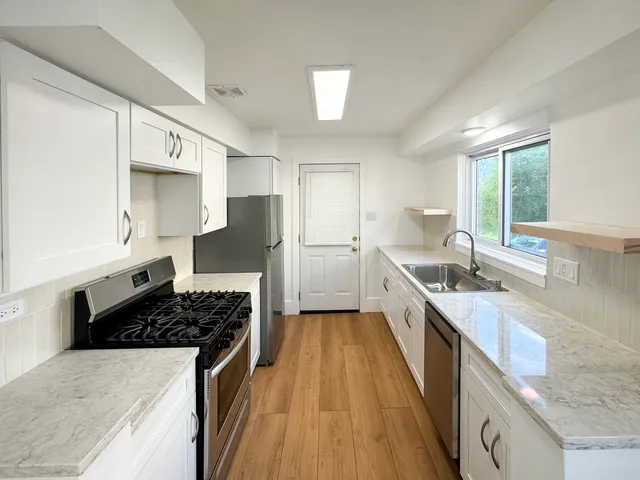 $2,200 | 332 North Smith Street, Unit 1, Palatine, IL 60067