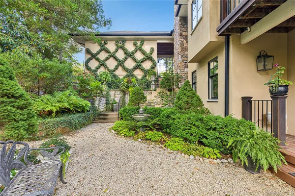 $1,795,000 | 19 Ridge Lane, Miller Place, NY 11764