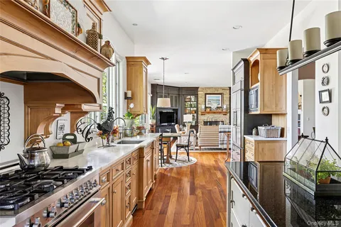 $1,795,000 | 19 Ridge Lane, Miller Place, NY 11764