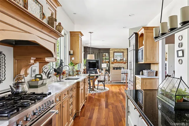 $1,795,000 | 19 Ridge Lane, Miller Place, NY 11764