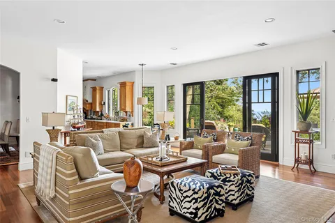 $1,795,000 | 19 Ridge Lane, Miller Place, NY 11764