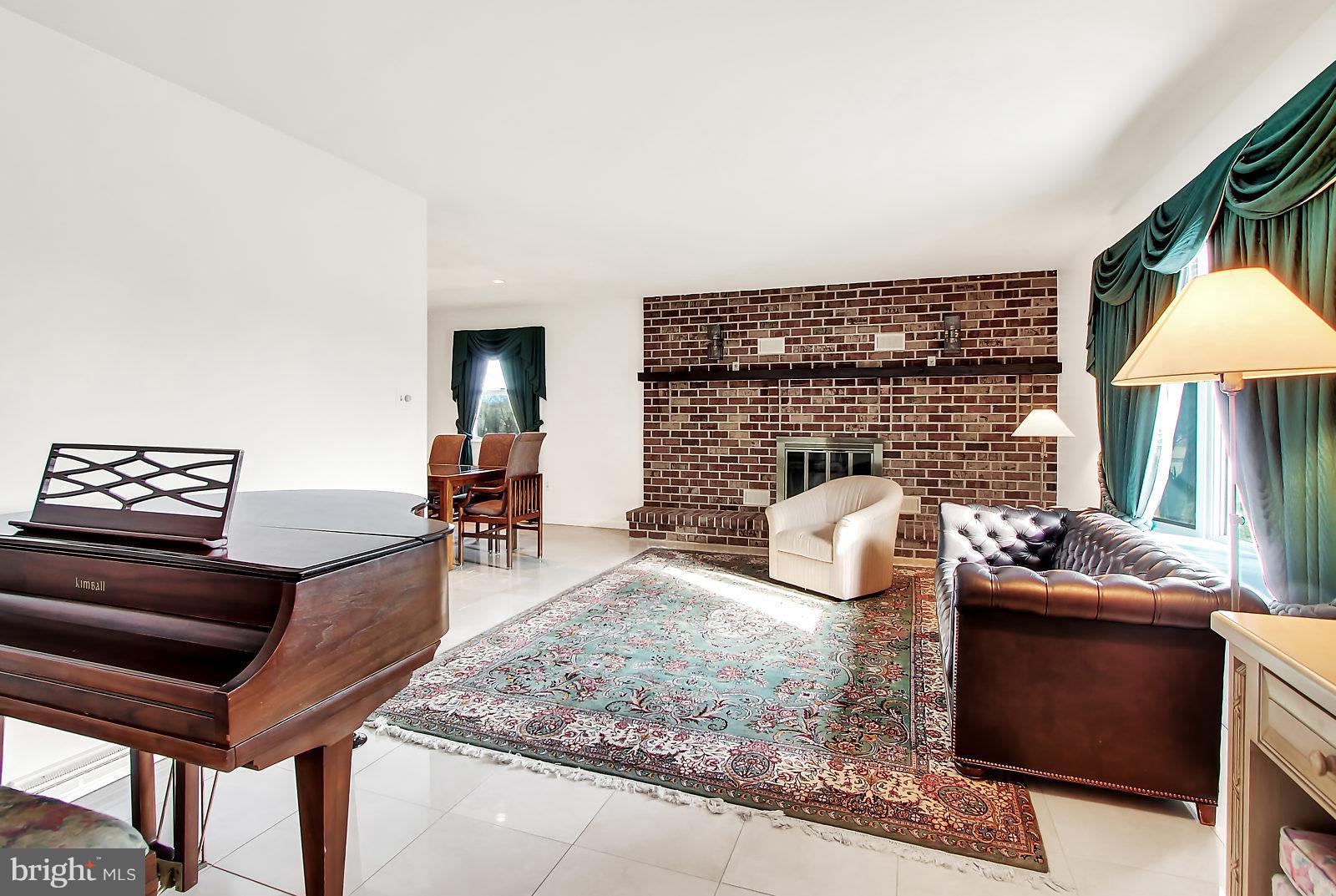 924 Pineland Road Birdsboro, PA 19508 - Photo 4 of 32 Gallery Image 4