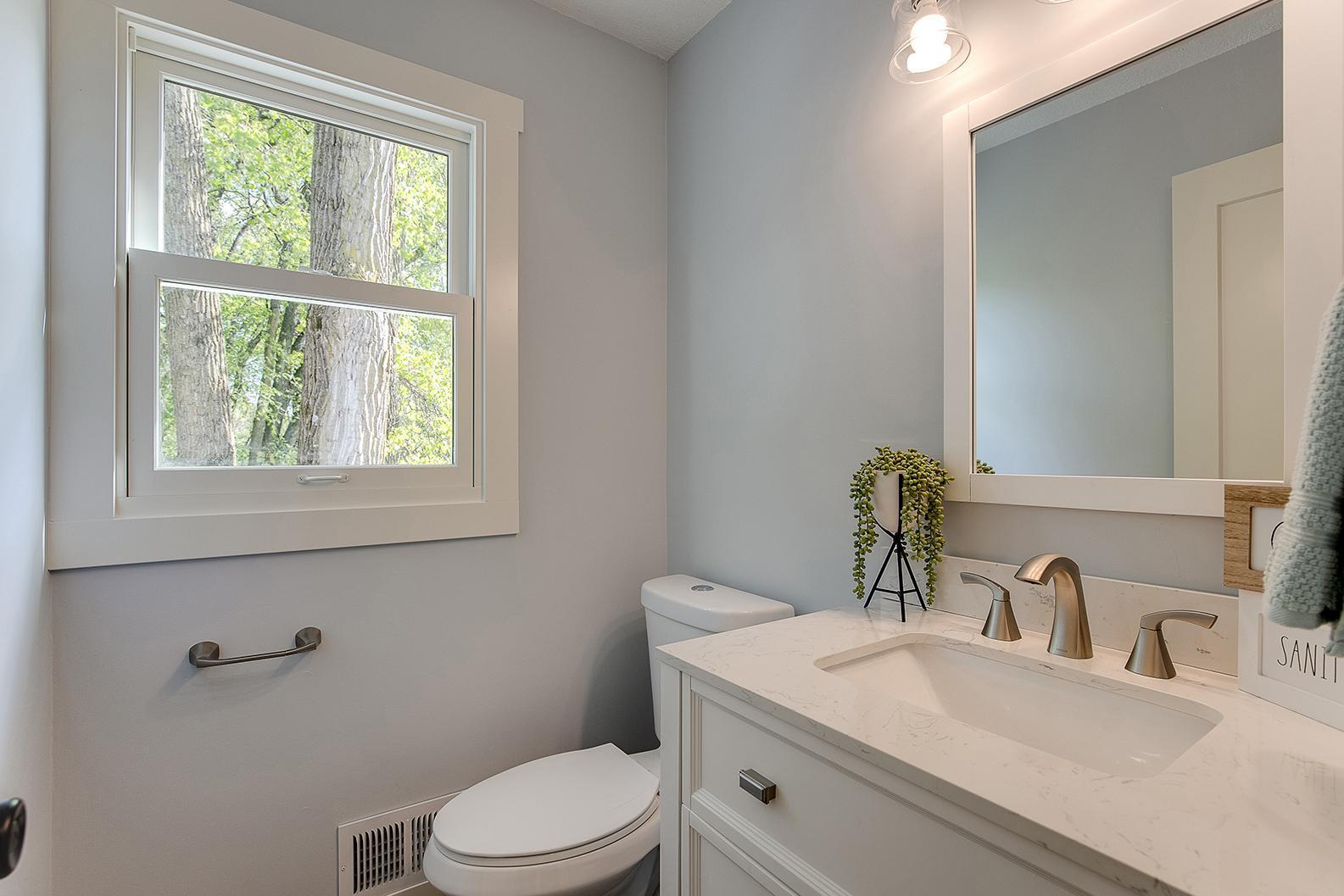 4827 Hamilton Road Minnetonka, MN 55345 - Photo 17 of 49