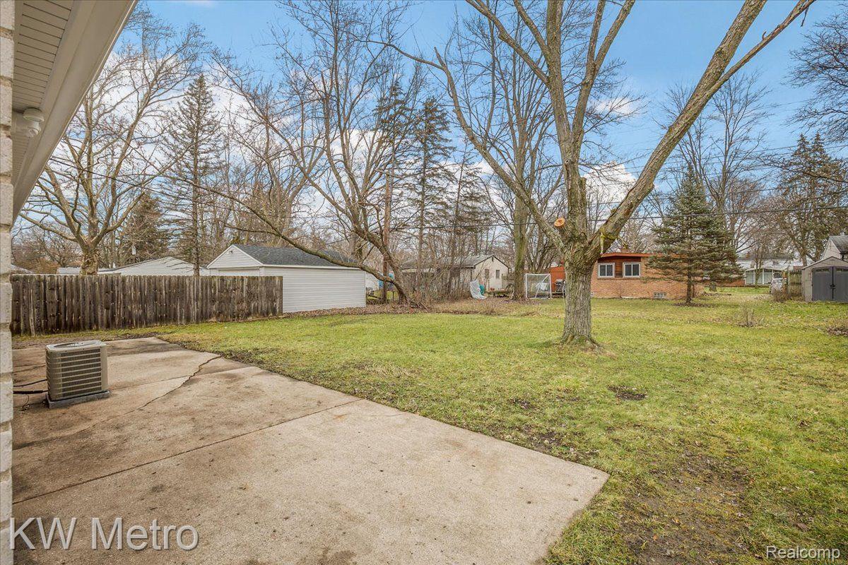 29270 Rambling Road Southfield, MI 48076 - Photo 30 of 33 Gallery Image 30