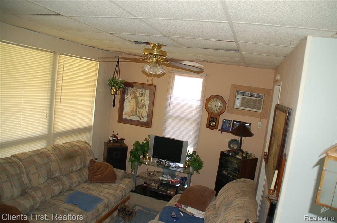 765 Springmill Road Highland, MI 48356 - Photo 10 of 13 DSC_4988