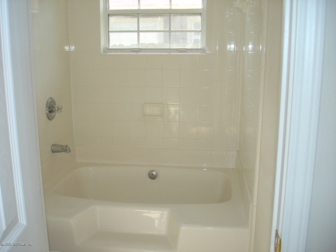 2933 Biloxi Trail Middleburg, FL 32068 - Photo 8 of 8 a bathroom with a bathtub
