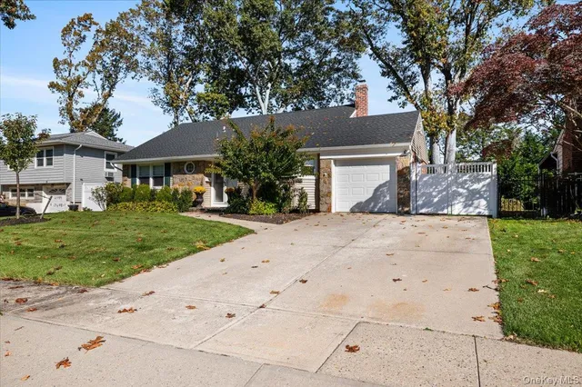 $874,999 | 23 Mahan Road, Old Bethpage, NY 11804