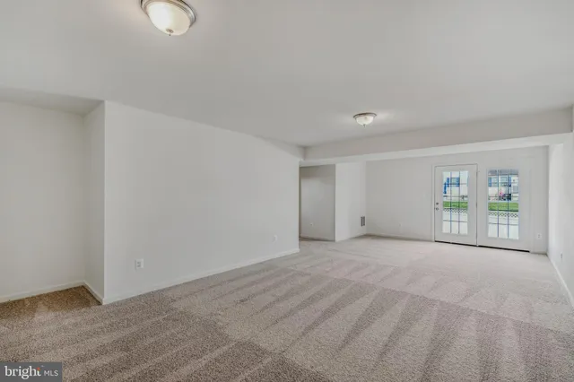 $2,500 | 162 Ludgate Manor, Falling Waters, WV 25419