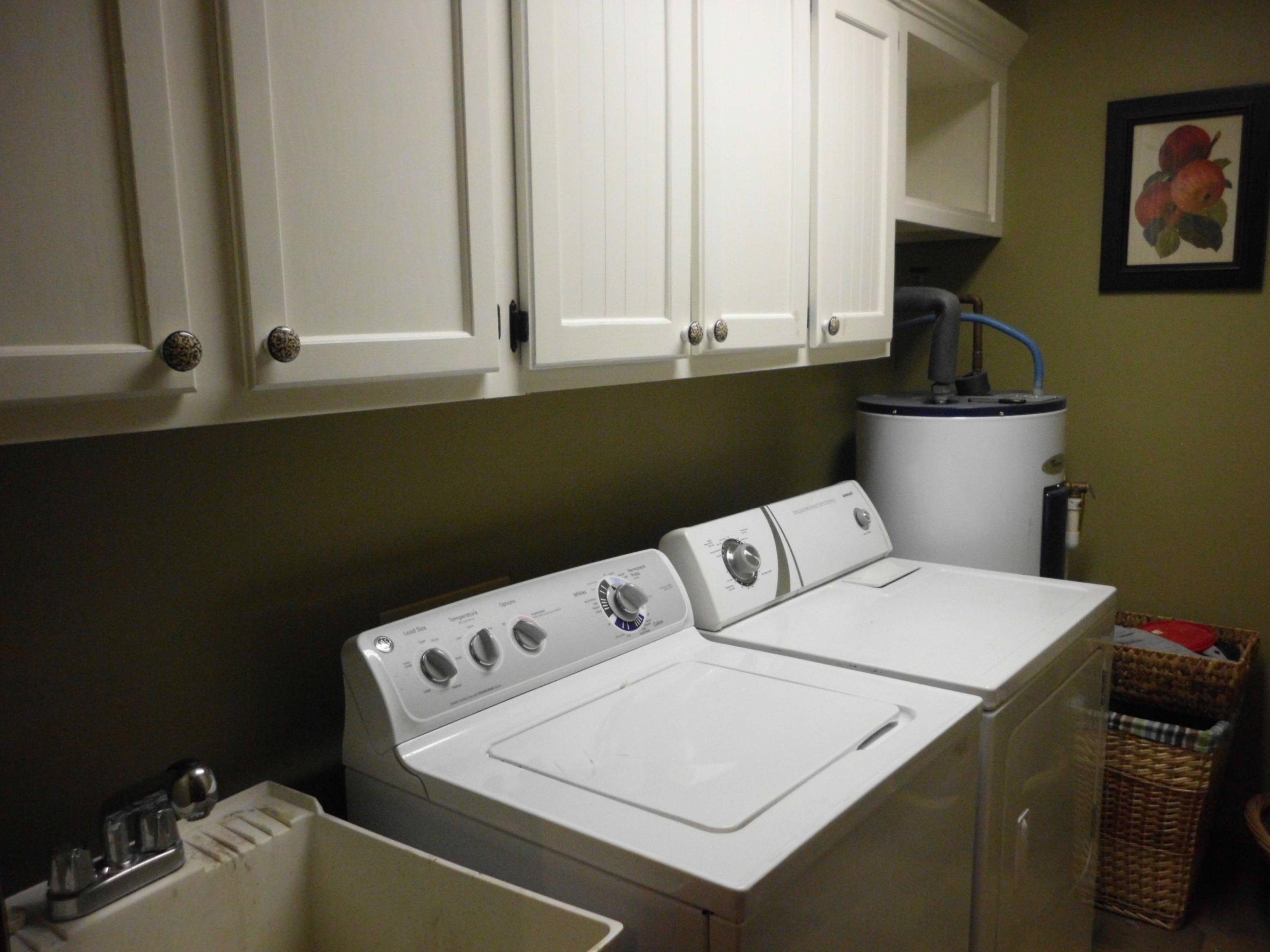 350 Raccoon Valley Road Powell, TN 37849 - Photo 13 of 19 Laundry with Built In Cabinets