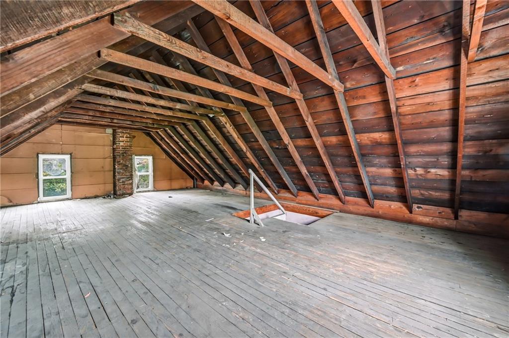 522 Wallis Avenue Farrell, PA 16121 - Photo 21 of 24 a view of an empty room with wooden floor