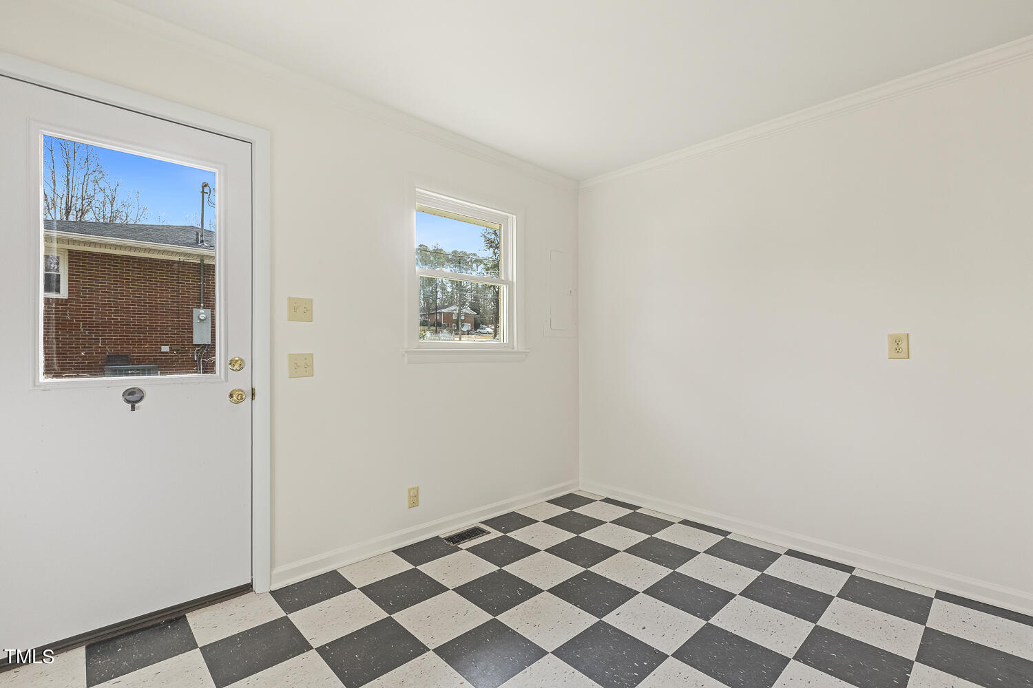 2617 Glover Road Durham, NC 27703 - Photo 11 of 29 014